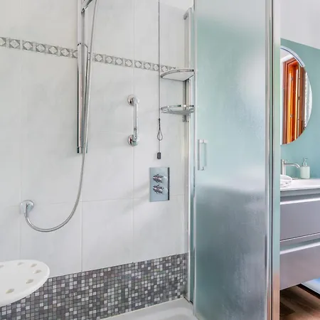 Family Flat Con Giardino, 2 Bagni, 6 Ospiti *